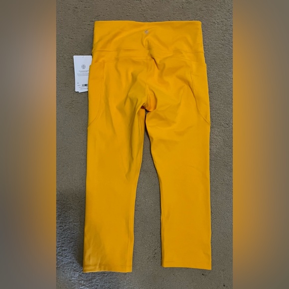 Nwt ATHLETA medium Ultimate Stash II Capri, Radiant Sunrise - Picture 5 of 5